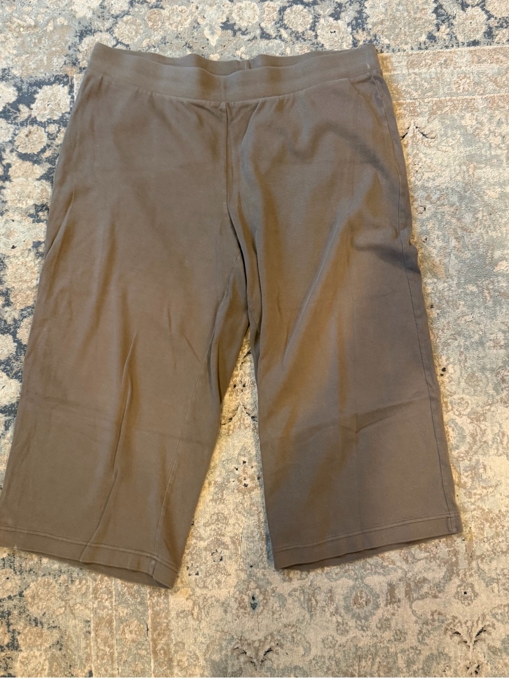 Relaxed Knee-Length Capris in Taupe